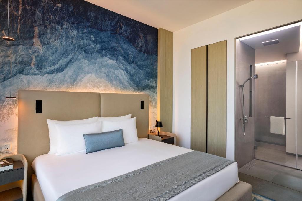 Deluxe Room - Image 1