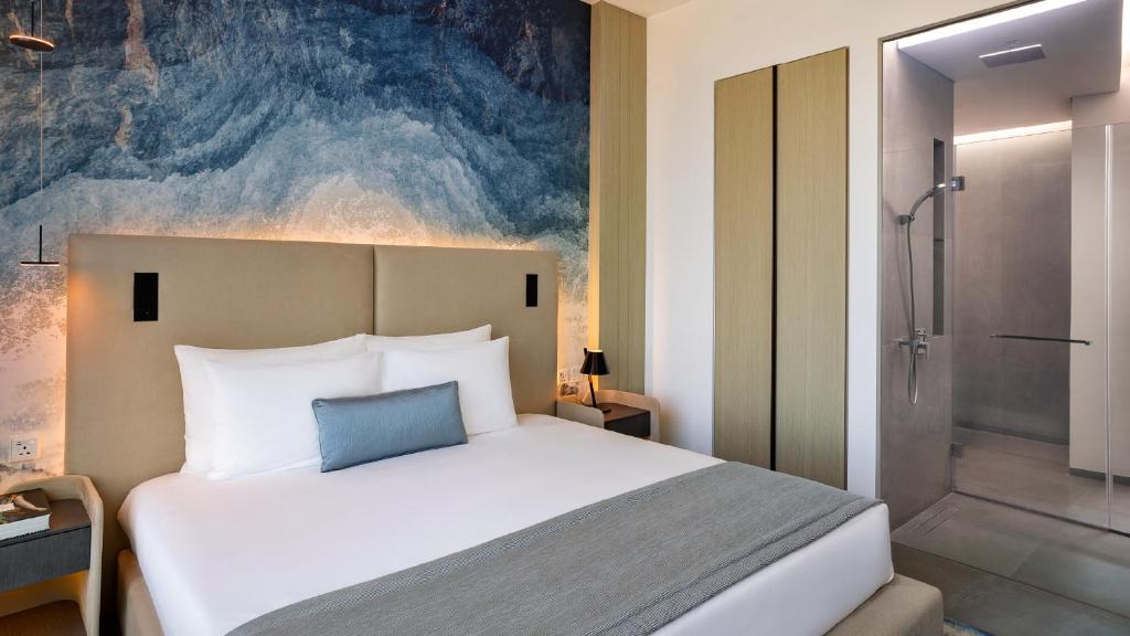 Deluxe Room - Image 2