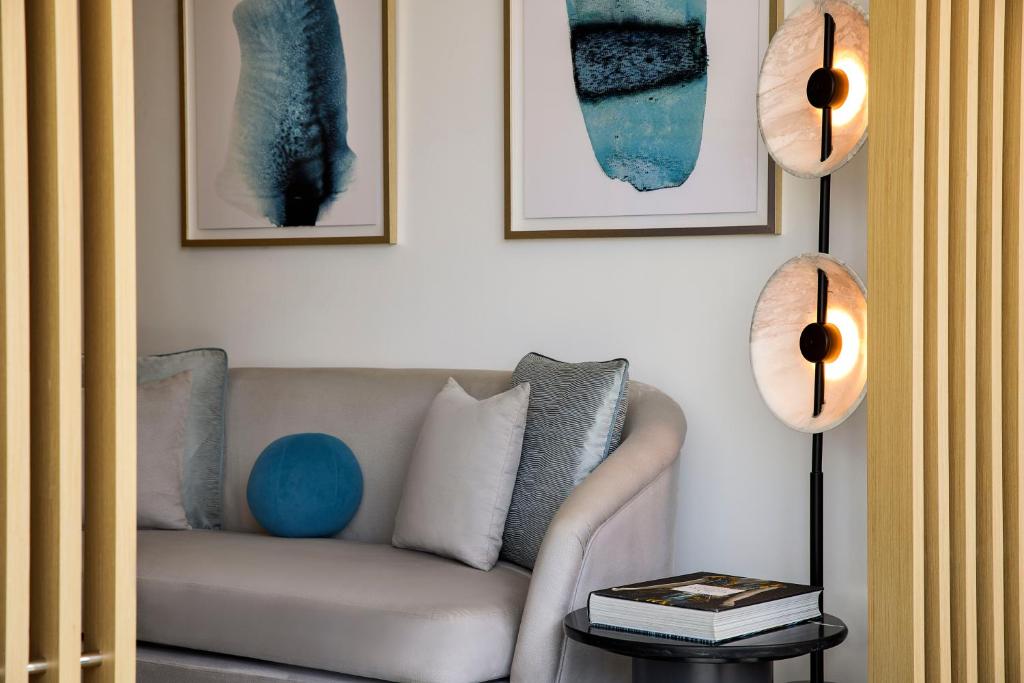 One-Bedroom Suite with Lounge Access - High Floor - Image 3