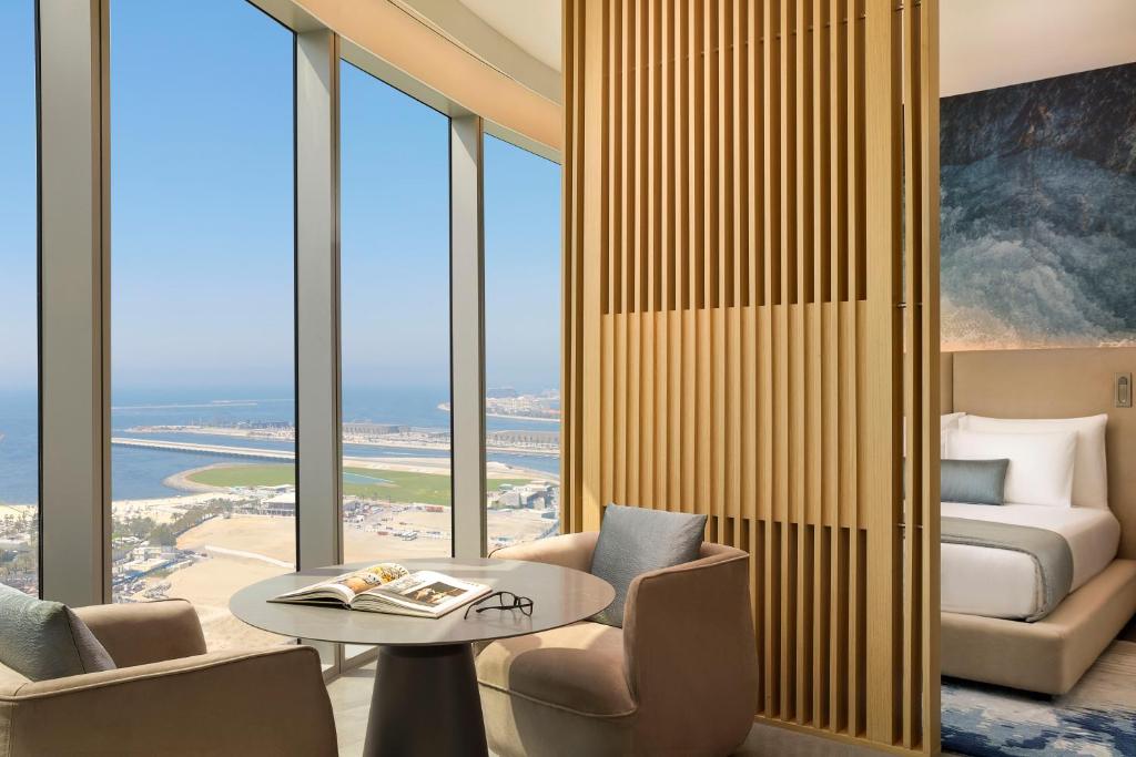 One-Bedroom Suite with Luxury Bath View and Lounge Access - High Floor - Image 2