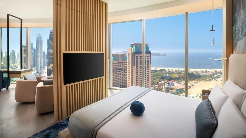 One-Bedroom Suite with Luxury Bath View and Lounge Access - High Floor - Image 6