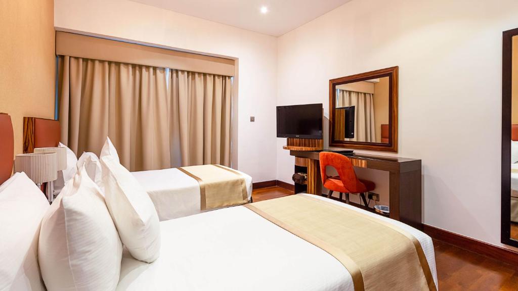 Premiere Two Bedroom Apartment - Image 4