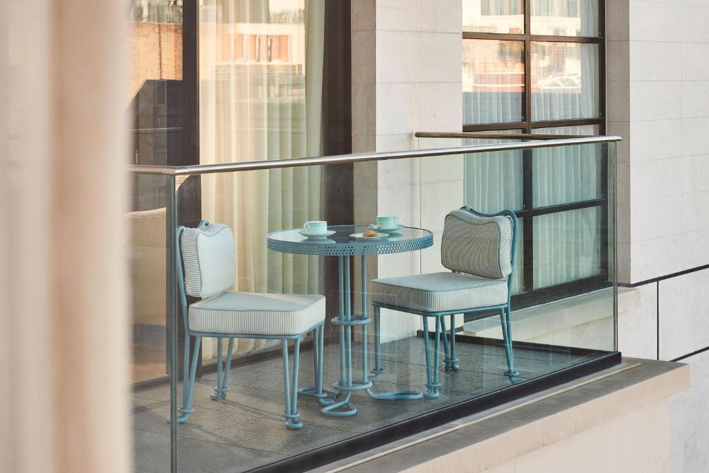 Claridge’s Balcony Room - Image 3