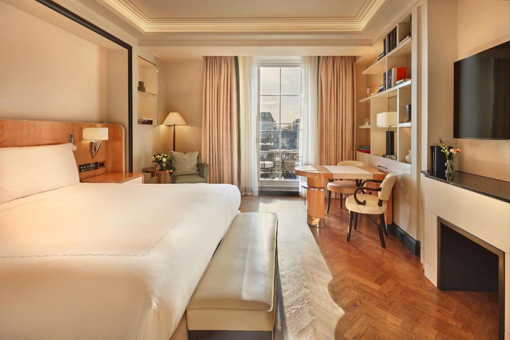 Claridge’s Balcony Room - Image 5