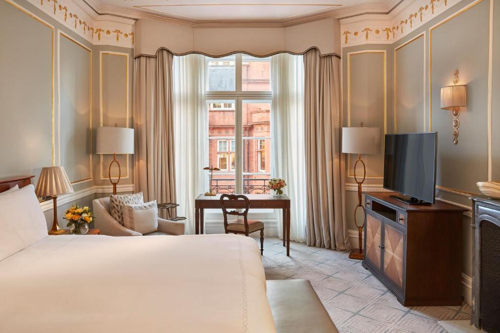 Claridge’s Room - Image 3
