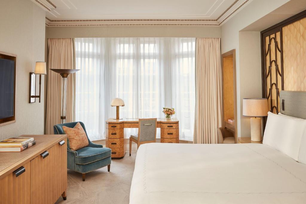 Claridge’s Room - Image 4