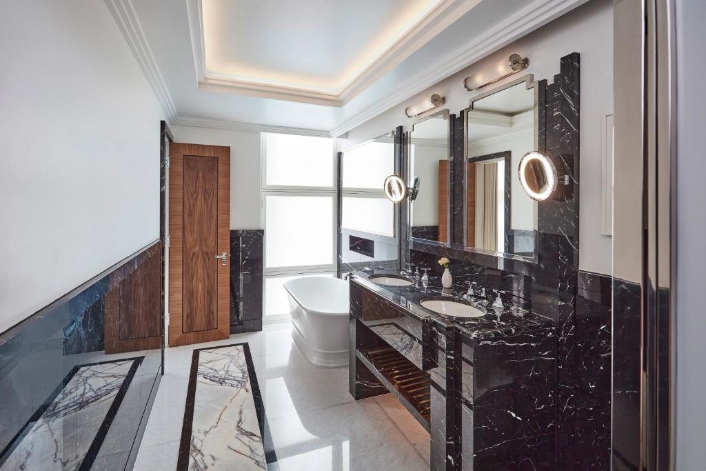 Claridge’s Studio - Image 5