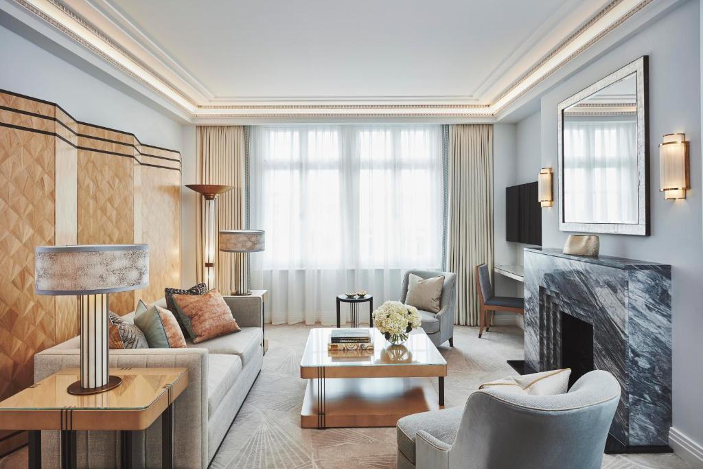 Claridge’s Suite - Image 2