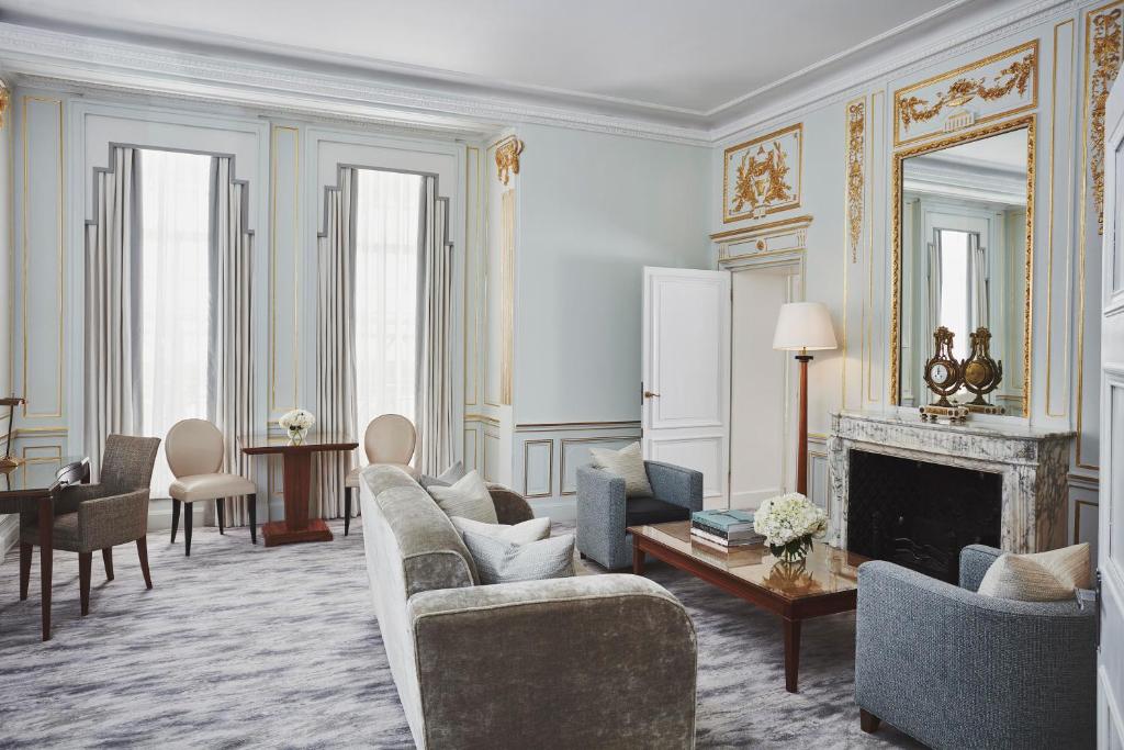 Claridge’s Suite - Image 1