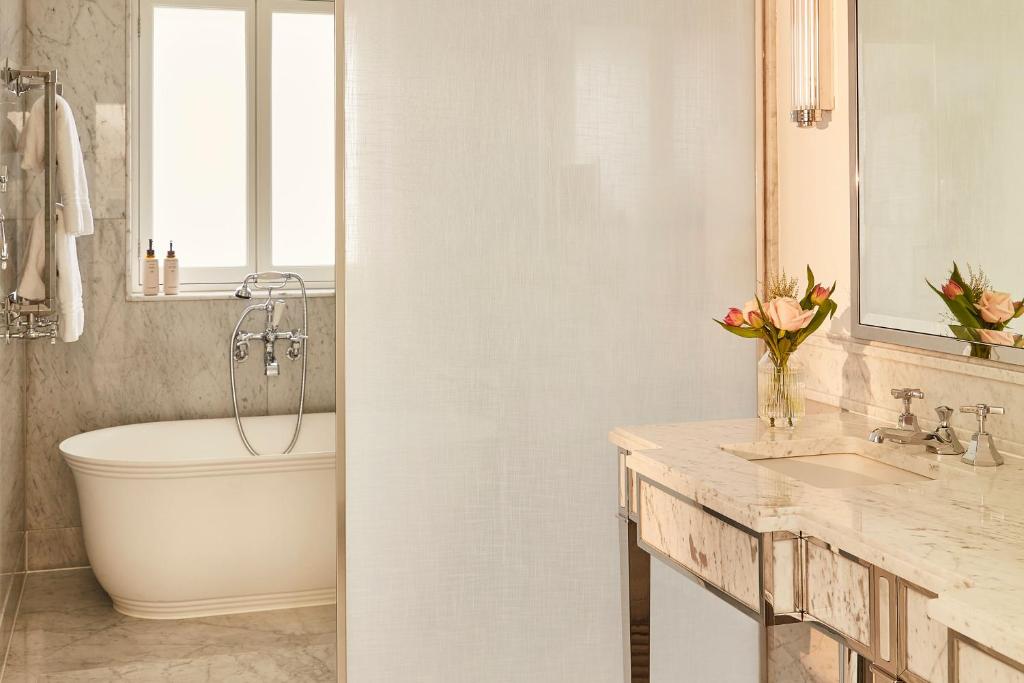 Mayfair Room - Image 2