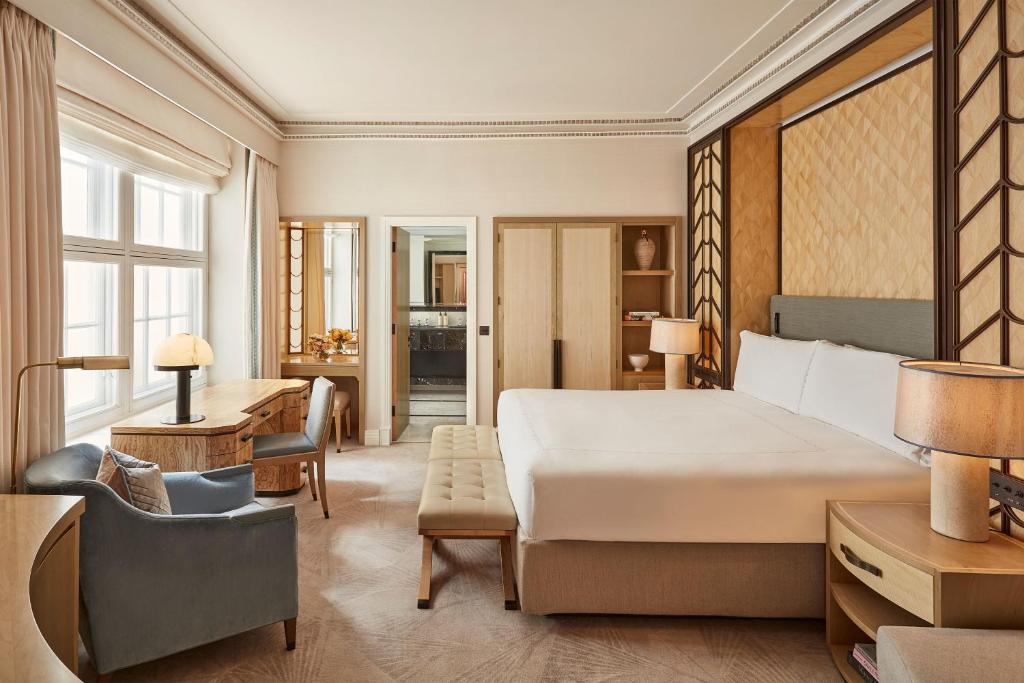 Mayfair Room - Image 1