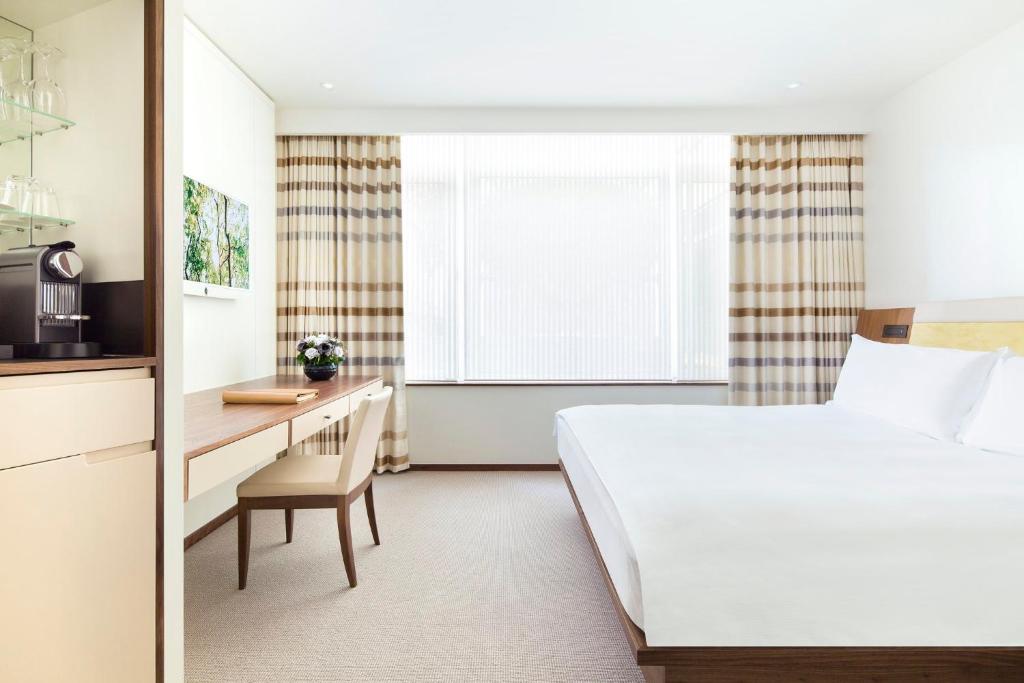 Double Deluxe Room - Image 3