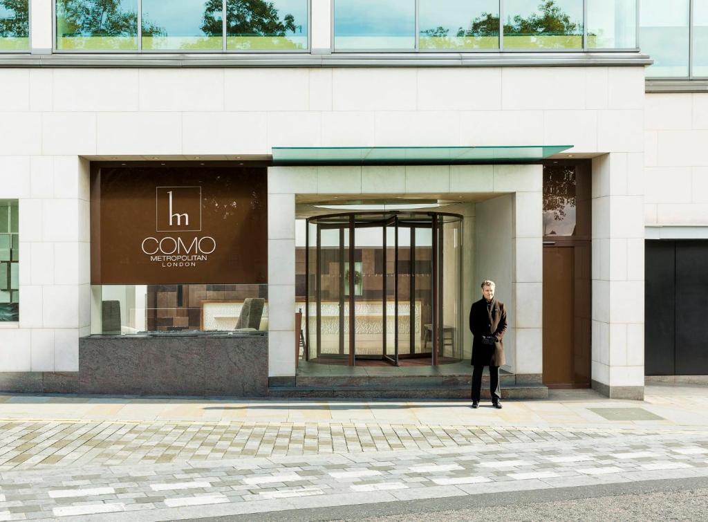 Double Deluxe Room - Image 6