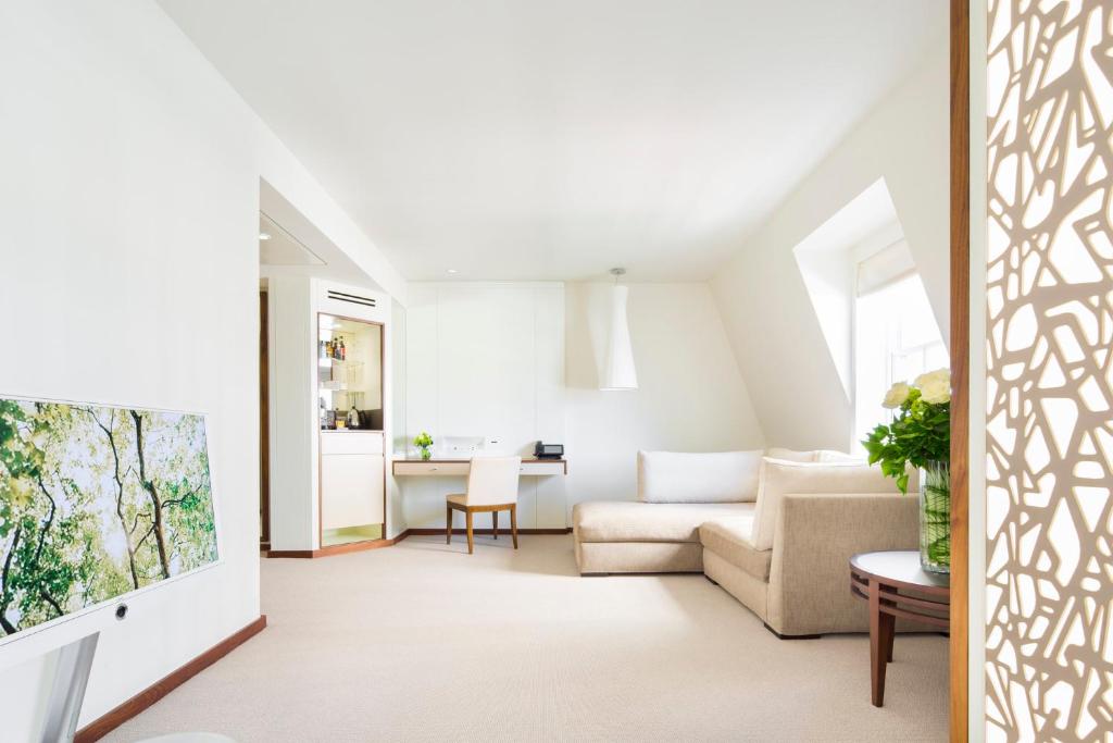 Junior City Suite - Image 1
