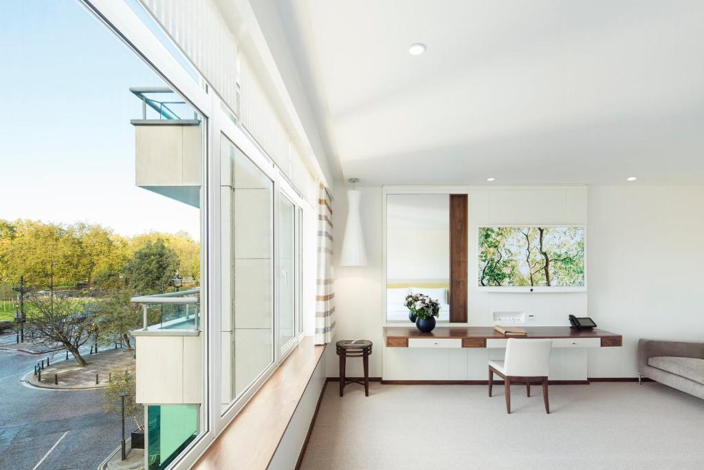 Junior Suite with Park View - Image 1