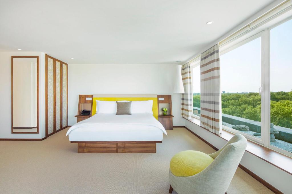 Junior Suite with Park View - Image 2