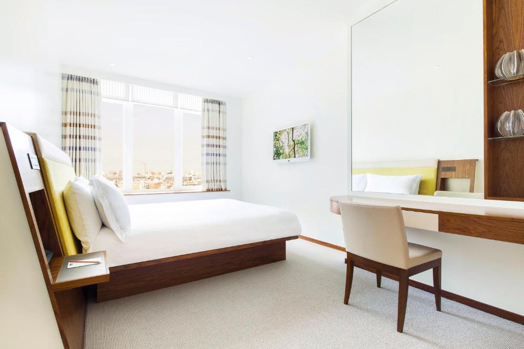 One-Bedroom City Suite - Image 2