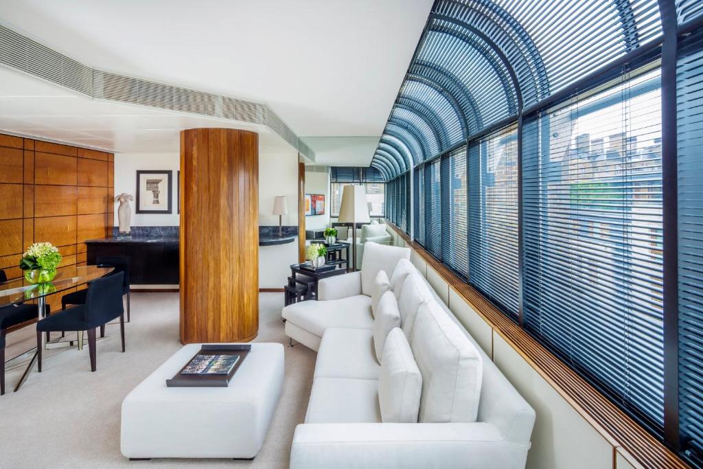 Executive King Suite - Image 4
