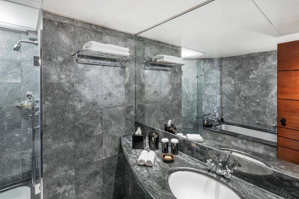 Executive King Suite - Image 5