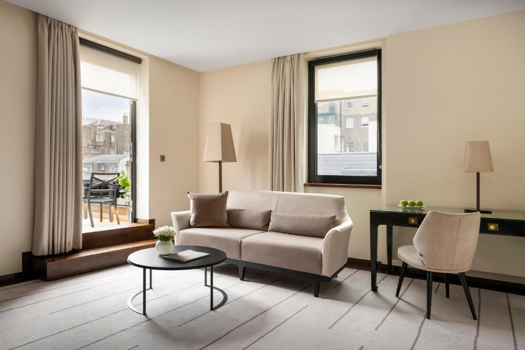 Superior Suite - Image 2