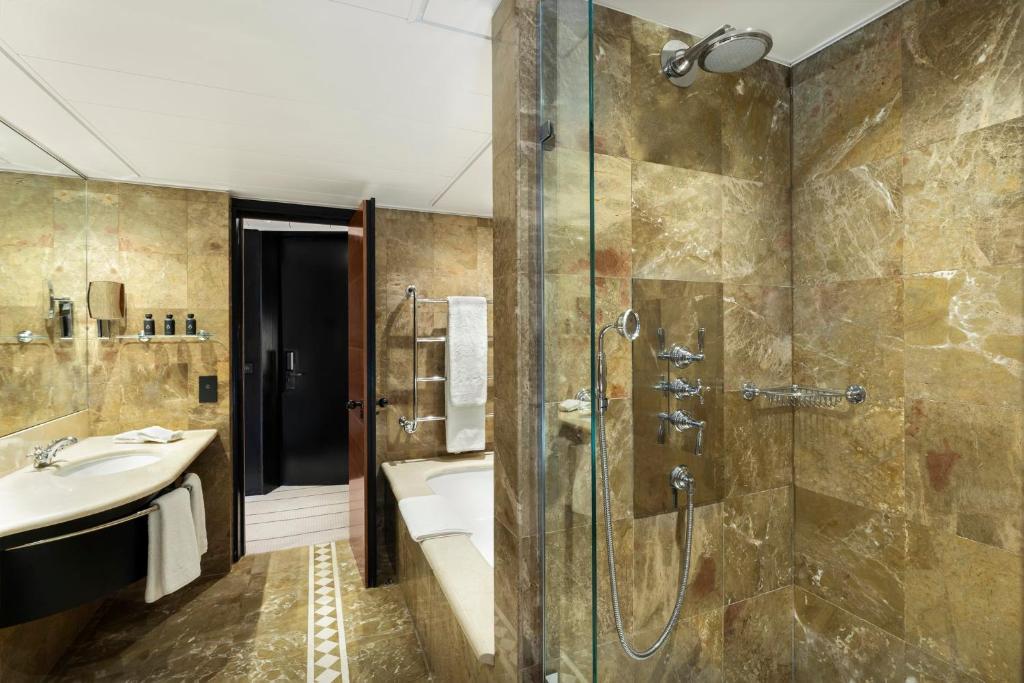 Superior Suite - Image 5