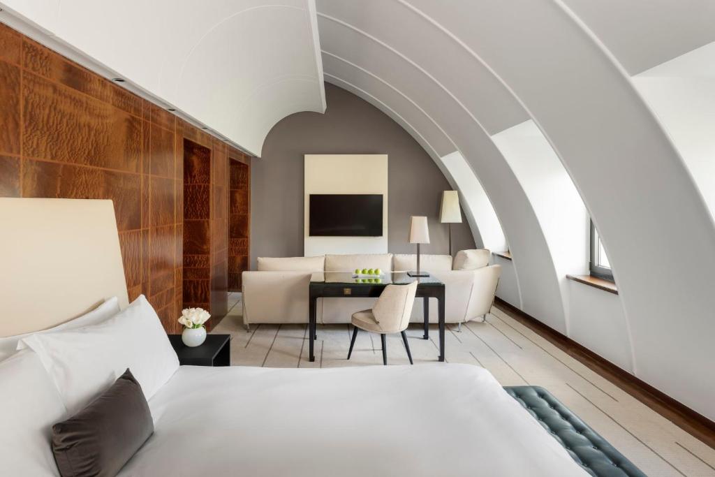Superior Suite - Image 1