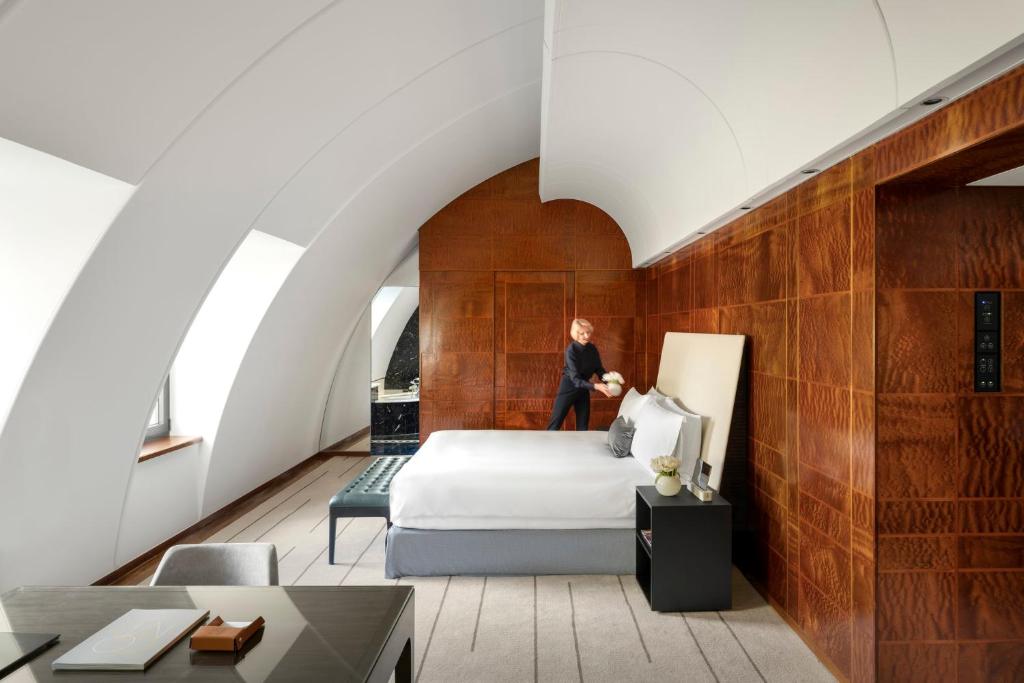 Superior Suite - Image 6