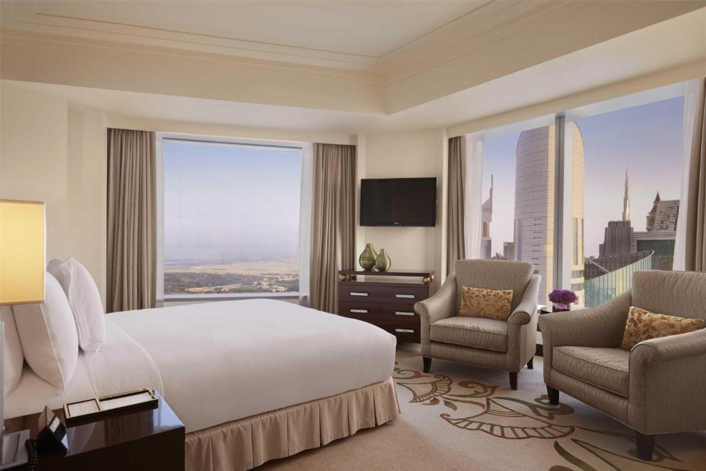 Deluxe King Suite - Lounge Access - Image 6