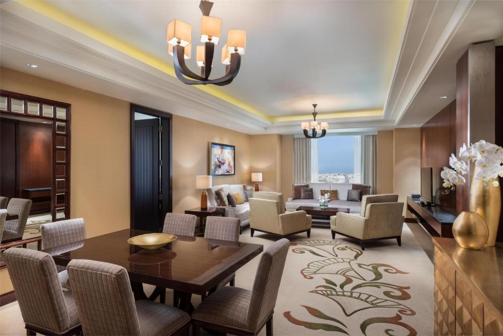 Executive King Suite - Lounge Access - Image 4
