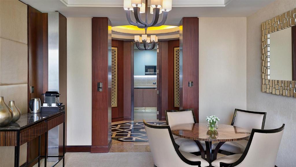 One-Bedroom Residential Suite with Two Queen Beds - Image 4