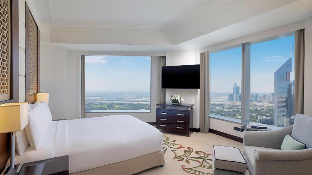 Two-Bedroom Residential Suite - Lounge Access - Image 2