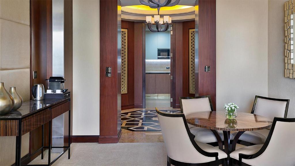 Two-Bedroom Residential Suite - Lounge Access - Image 4