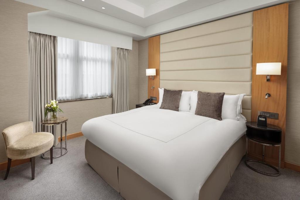 Deluxe King Room - Image 1
