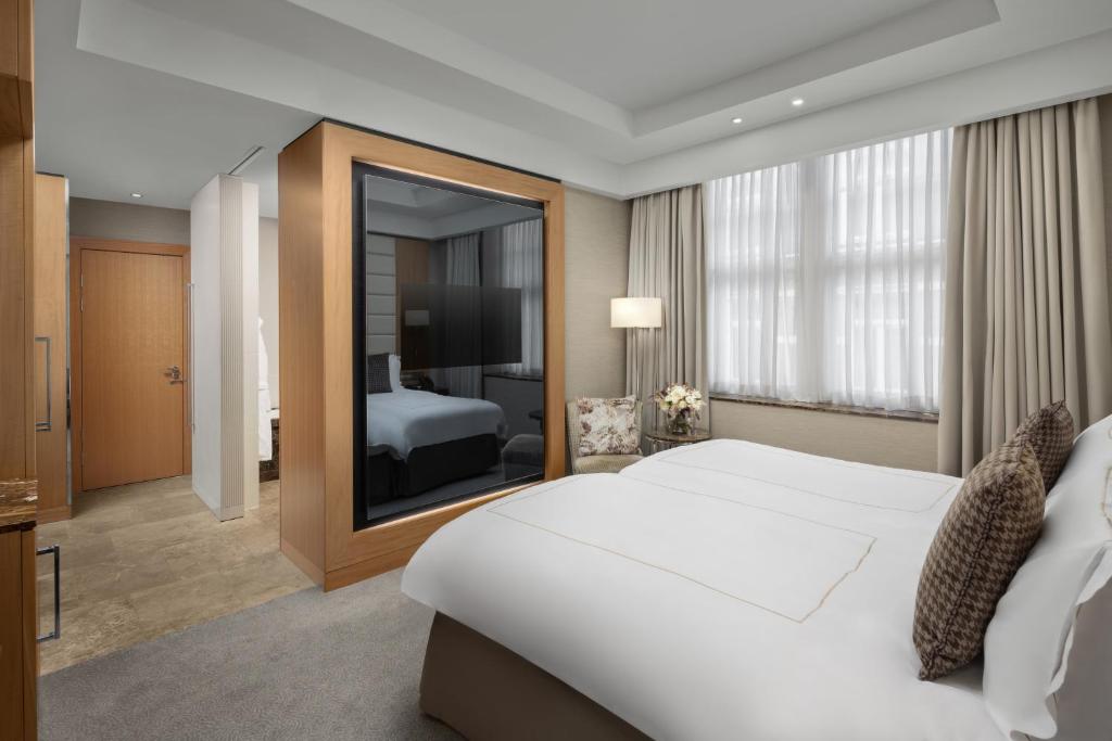Deluxe Twin Room - Image 2