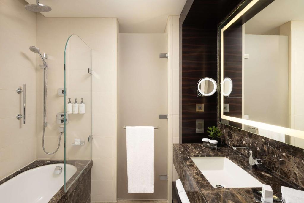 Deluxe Twin Room - Image 7