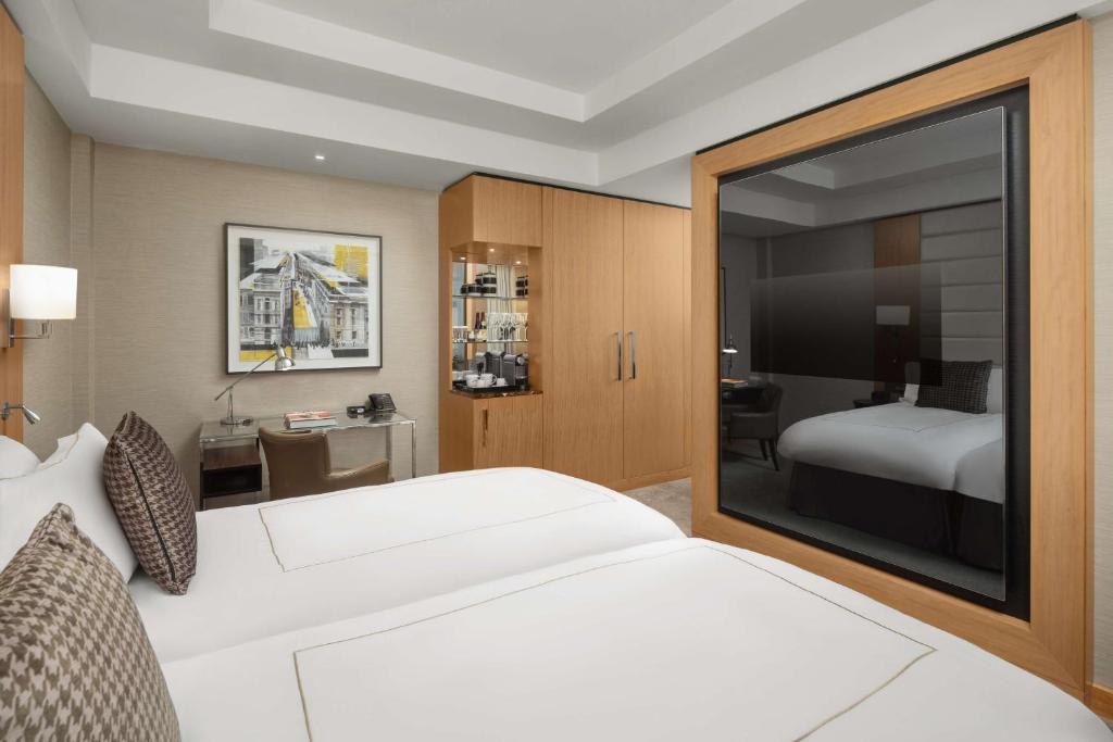 Deluxe Twin Room - Image 8