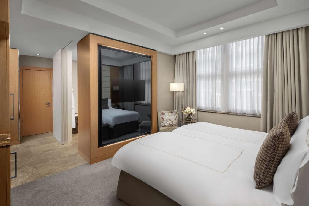 Deluxe Twin Room - Image 1