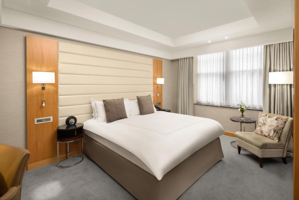 Executive King Room - Lounge Access - Image 2