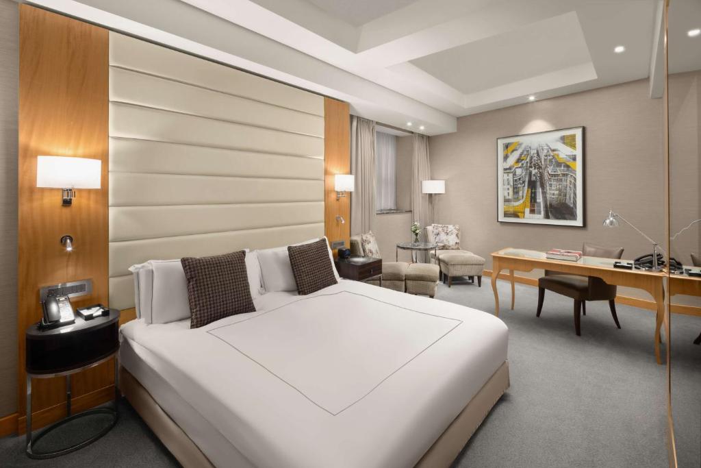 Executive King Room - Lounge Access - Image 1