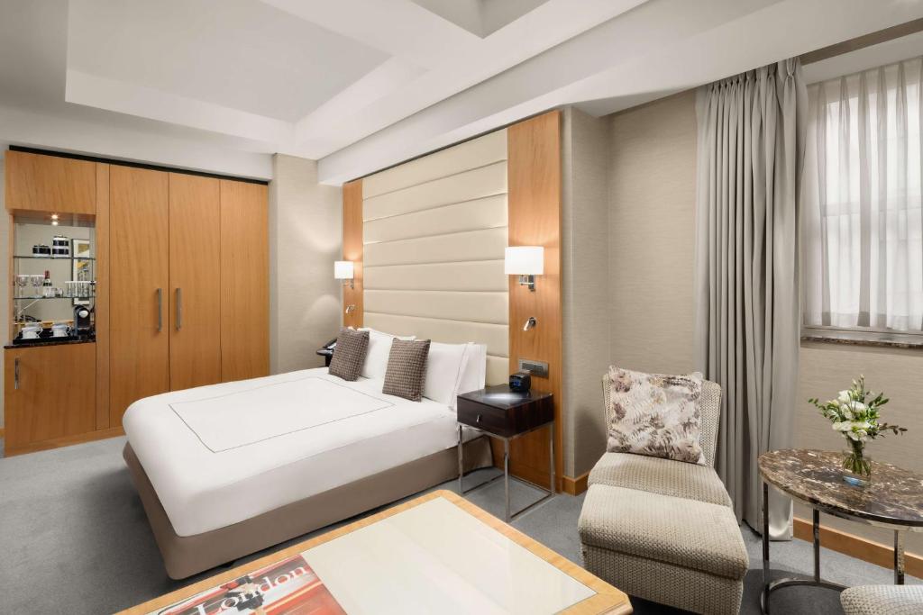 Executive King Room - Lounge Access - Image 6