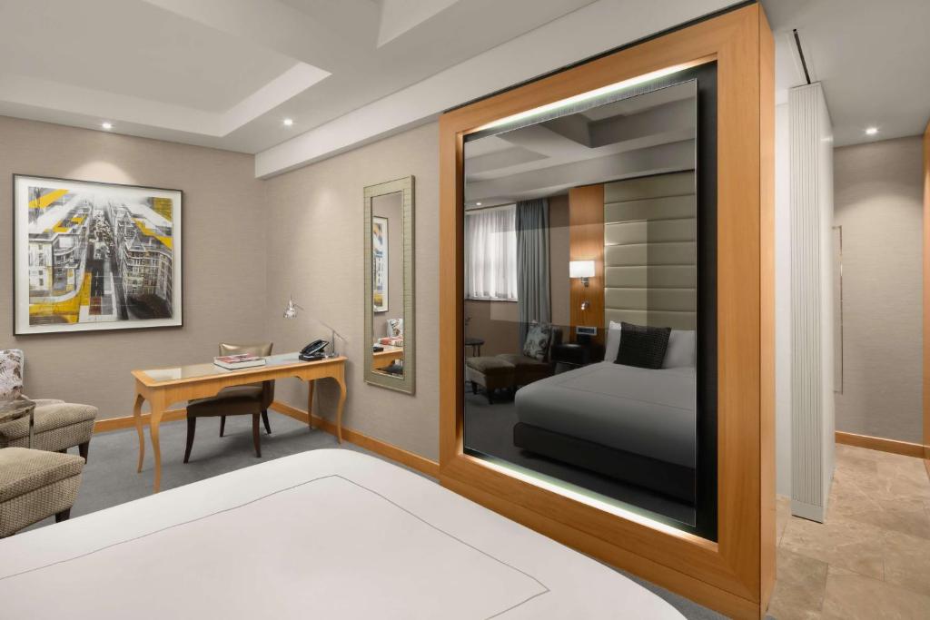 Executive King Room - Lounge Access - Image 10