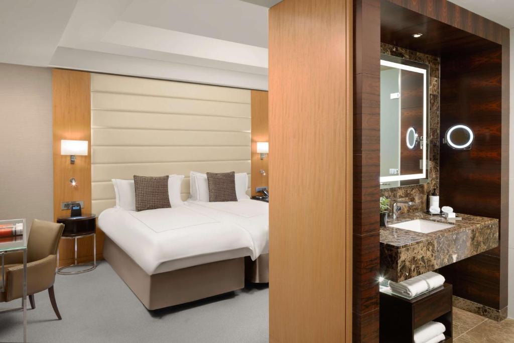 Executive Twin Room - Lounge Access - Image 6
