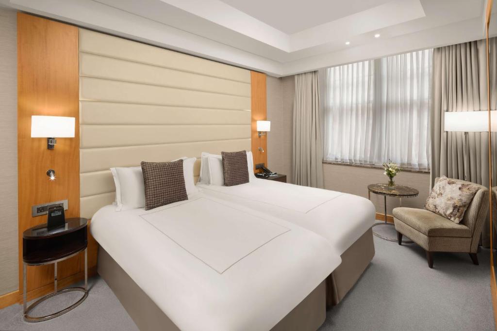 Executive Twin Room - Lounge Access - Image 7