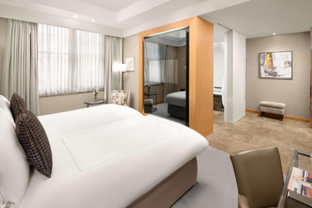 Executive Twin Room - Lounge Access - Image 8
