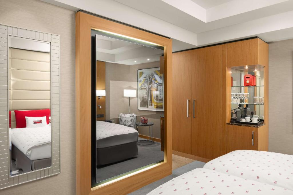 Family Connecting Rooms - Image 8
