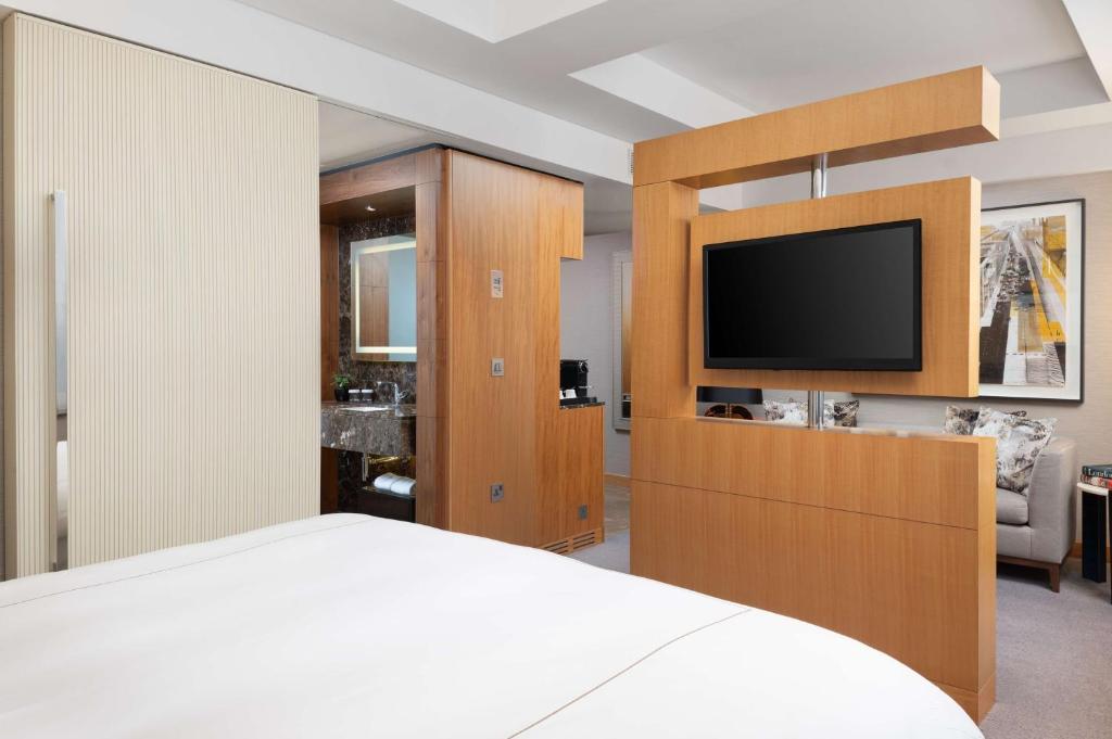 Junior Suite - Lounge Access - Image 3
