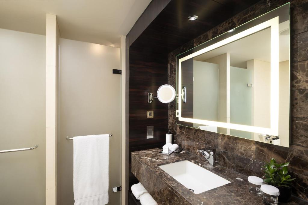 Junior Suite - Lounge Access - Image 5