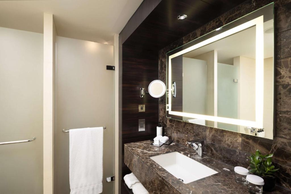 Junior Suite - Lounge Access - Image 7