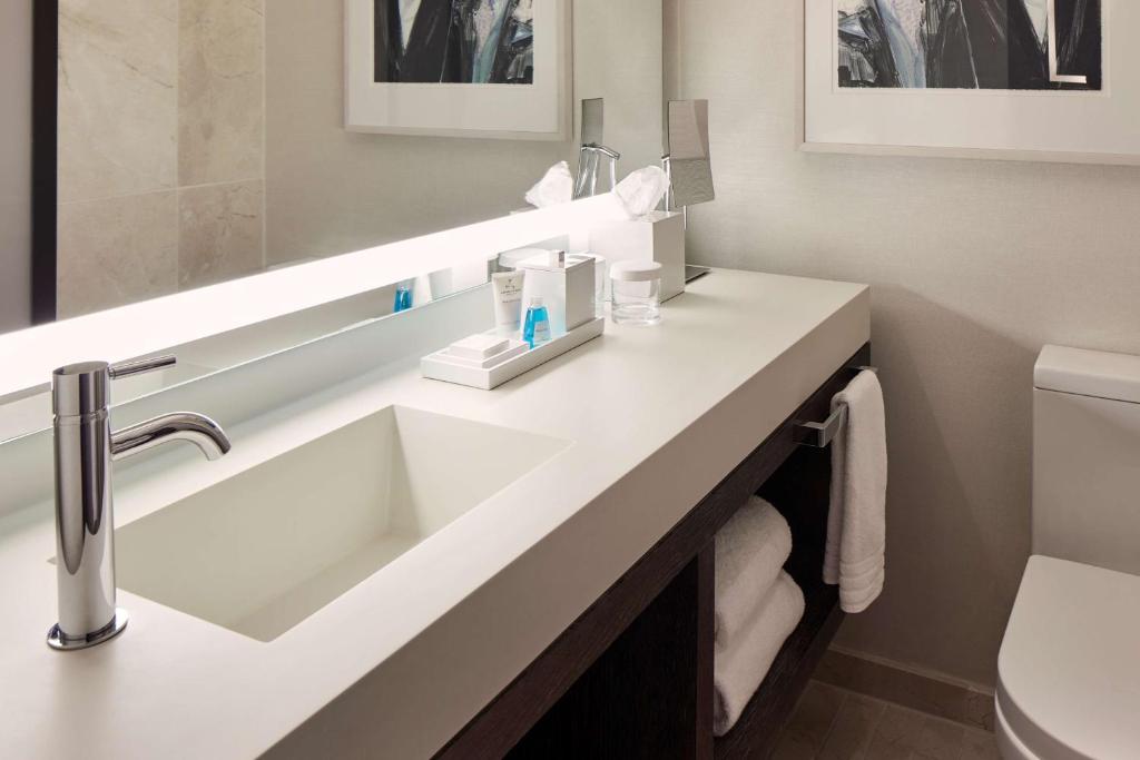 Deluxe Suite with Two Double Beds and Sofa Bed - Image 2