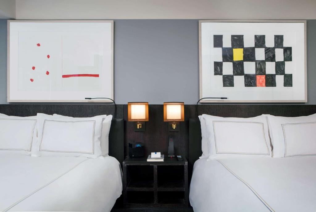 Deluxe Suite with Two Double Beds and Sofa Bed - Image 4